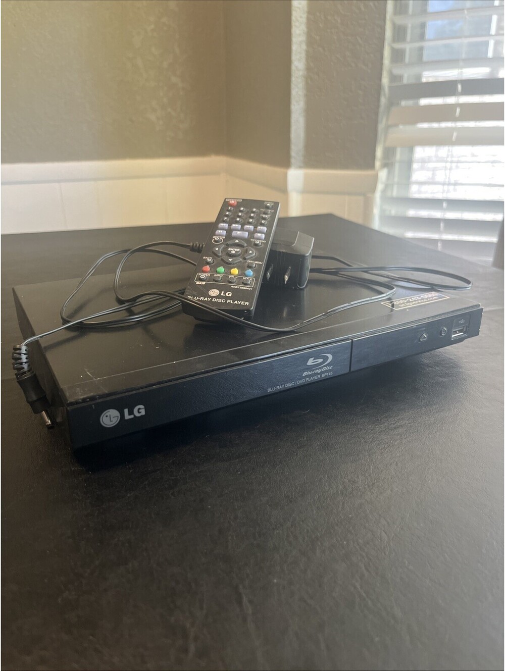 LG BP145 Blu-Ray Disc CD DVD Player  W/ Remote - Works Great - Good Condition!